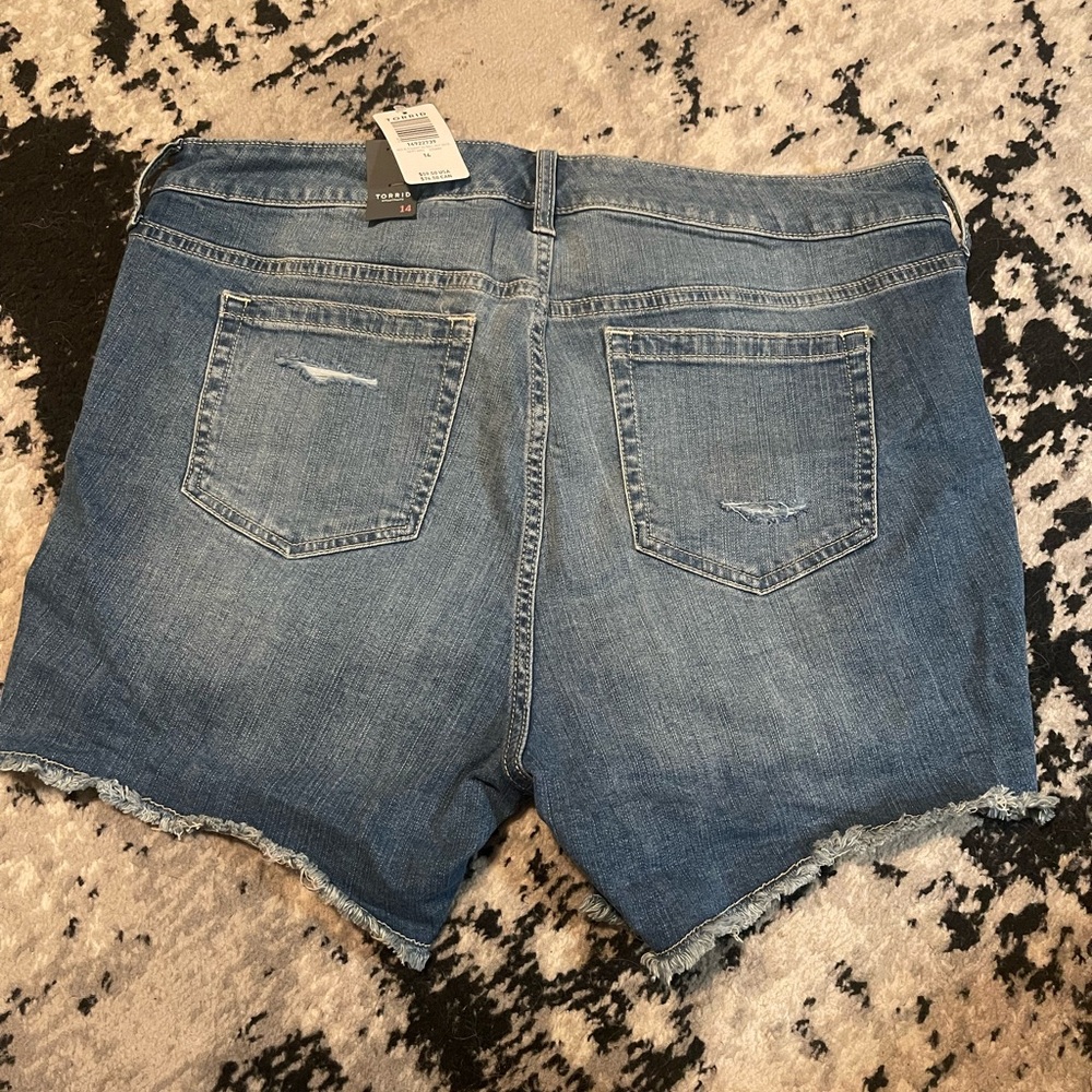NWT Torrid denim cut off shorts - Picture 5 of 7
